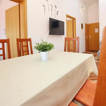 Apartment In Mit Eigenem Balkon - B59645